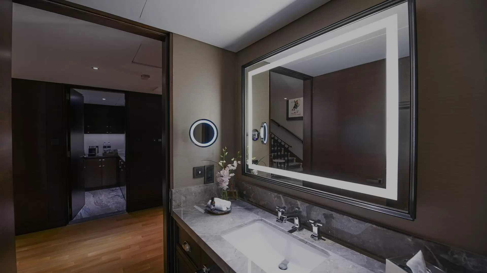 Buying The Right Beveled Mirror For Your Needs